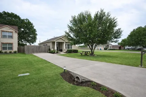 250 7th Street Hempstead TX 77445