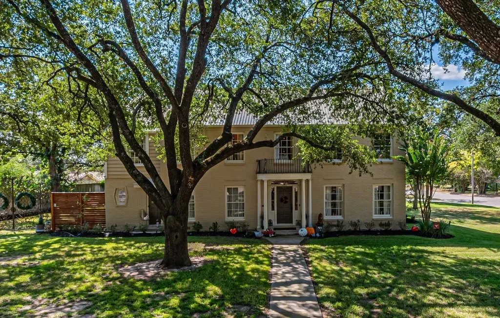 706 Church Street Navasota TX 77868