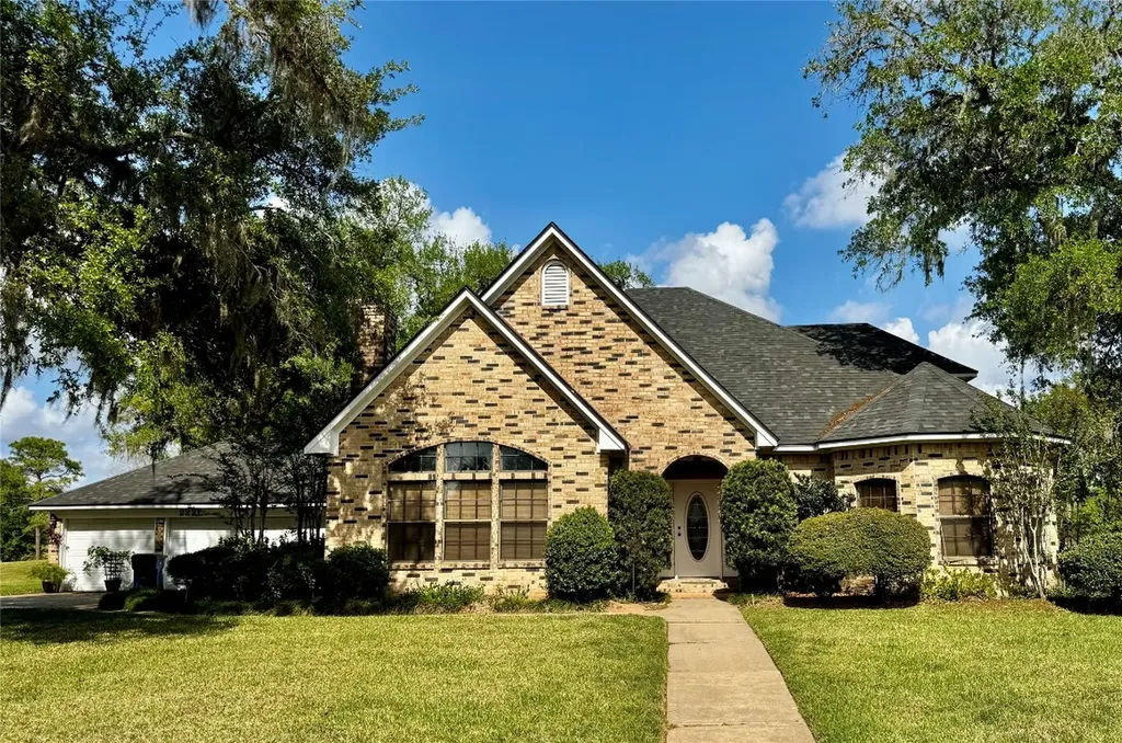 2221 River Valley Drive West Columbia TX 77486