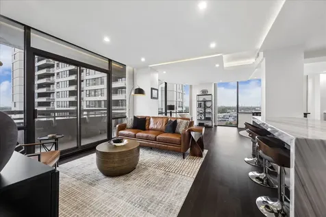 14 Greenway Plaza 10p Houston TX 77046