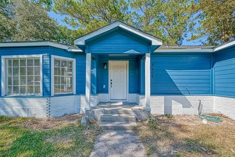 5609 Denmark Street A Houston TX 77028