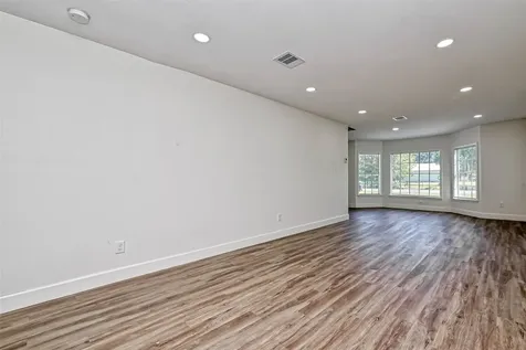 5609 Denmark Street A Houston TX 77028