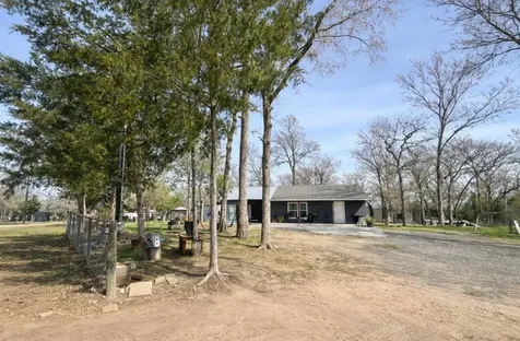 1010 Clay Circle Somerville TX 77879