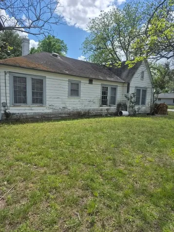 411 S Texana Street Hallettsville TX 77964