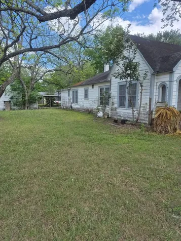 411 S Texana Street Hallettsville TX 77964