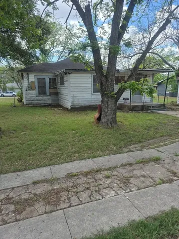 411 S Texana Street Hallettsville TX 77964