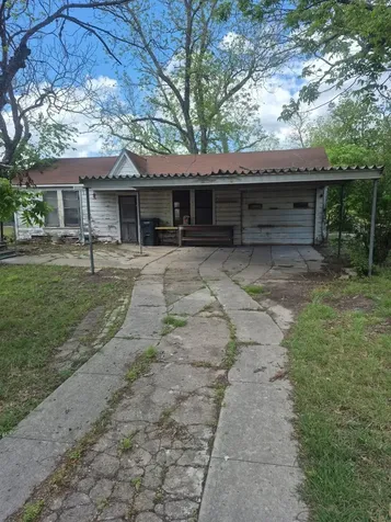 411 S Texana Street Hallettsville TX 77964