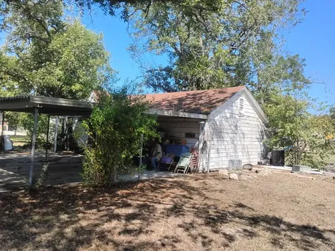 411 S Texana Street Hallettsville TX 77964