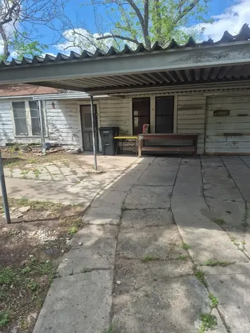 411 S Texana Street Hallettsville TX 77964
