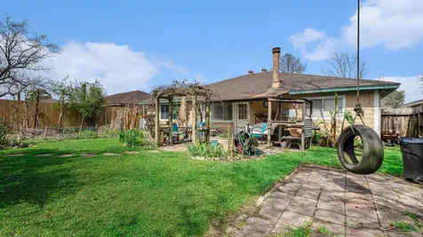 2170 Pilgrims Point Drive Friendswood TX 77546