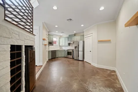 513 W 22nd Street Houston TX 77008
