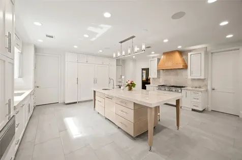 11518 Shadow Way Houston TX 77024