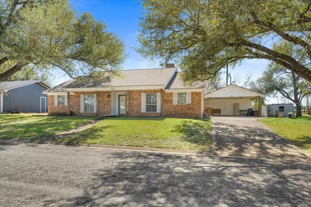 721 Concordia B Drive Bellville TX 77418