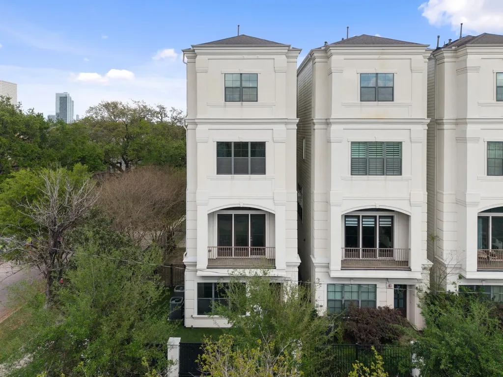 5303 Weslayan Street Houston TX 77005