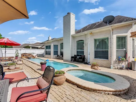 1922 Oakwood Court Drive Baytown TX 77521