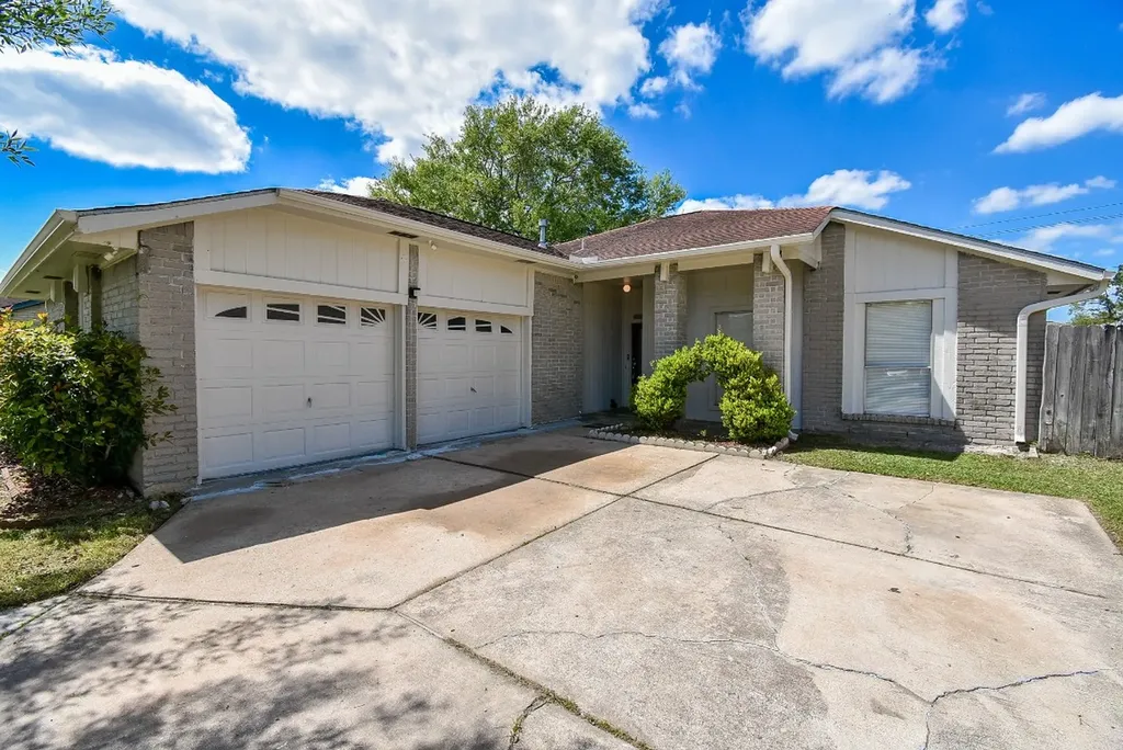 9527 Kingsvalley Street Houston TX 77075