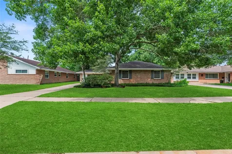 6110 Shadow Crest Street Houston TX 77074