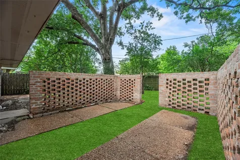 6110 Shadow Crest Street Houston TX 77074