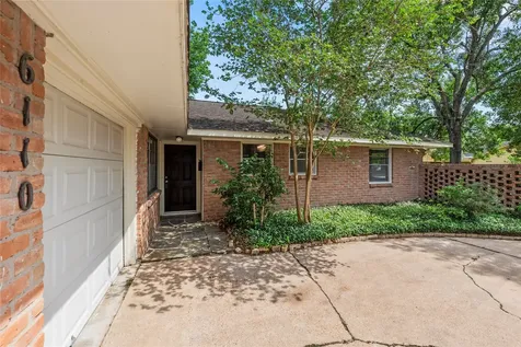 6110 Shadow Crest Street Houston TX 77074