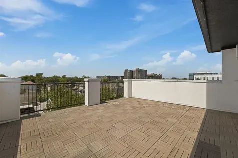 411 W 17th Street D Houston TX 77008