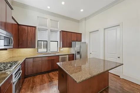 411 W 17th Street D Houston TX 77008