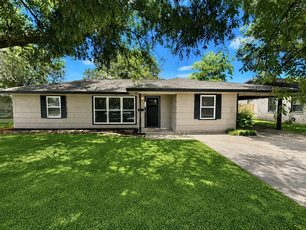 102 S Mattson Street West Columbia TX 77486
