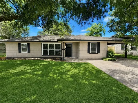 102 S Mattson Street West Columbia TX 77486