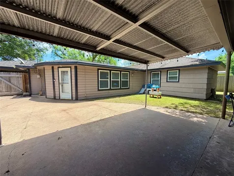 102 S Mattson Street West Columbia TX 77486