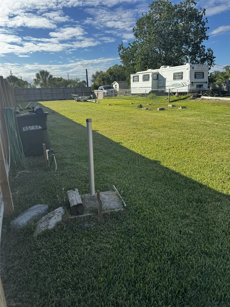 2226 Avenue L Dickinson TX 77539