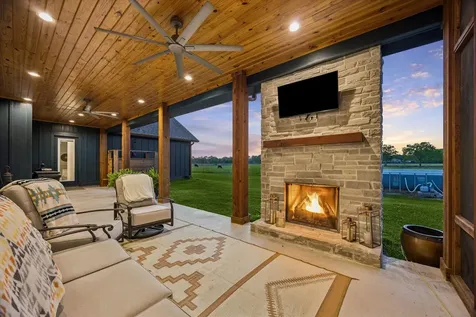 2610 County Road 163 Alvin TX 77511