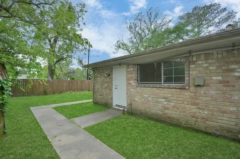 8622 Elbert Street B Houston TX 77028