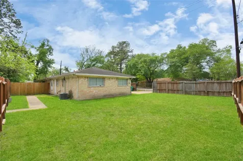8622 Elbert Street B Houston TX 77028