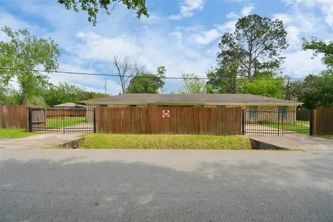 8622 Elbert Street B Houston TX 77028
