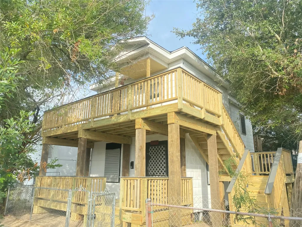 5618 Avenue L Up Galveston TX 77551