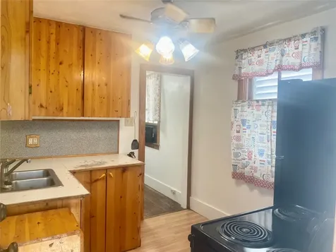 5618 Avenue L Up Galveston TX 77551