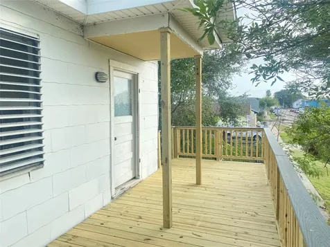 5618 Avenue L Up Galveston TX 77551