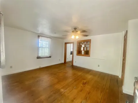 5618 Avenue L Up Galveston TX 77551