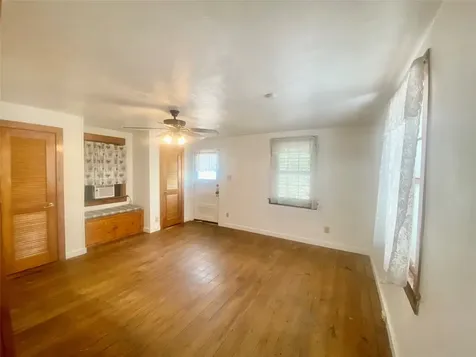 5618 Avenue L Up Galveston TX 77551
