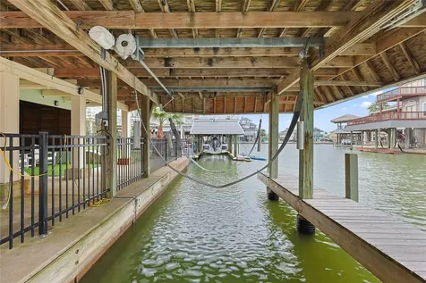 146 Tamana Drive Galveston TX 77554