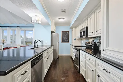 146 Tamana Drive Galveston TX 77554