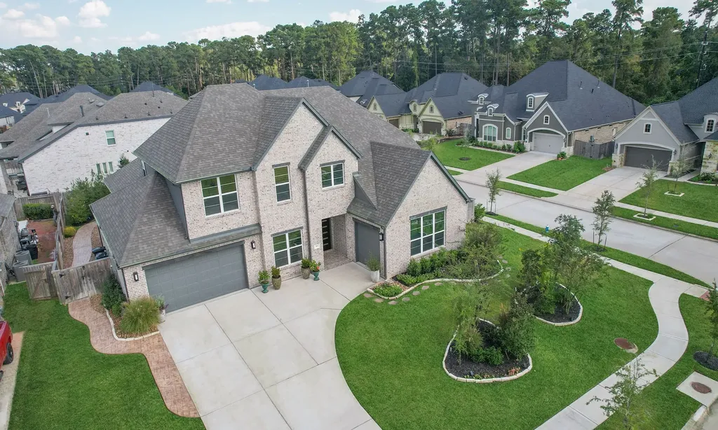 902 Falcon Hollow Lane Pinehurst TX 77362