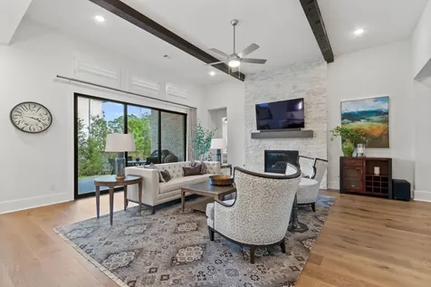 902 Falcon Hollow Lane Pinehurst TX 77362