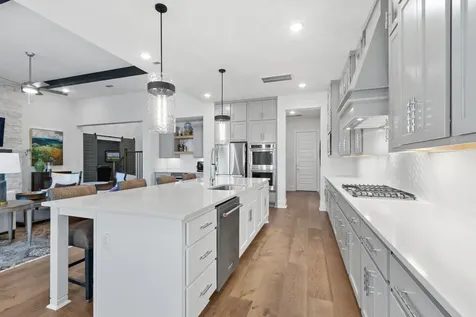 902 Falcon Hollow Lane Pinehurst TX 77362