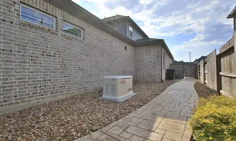 902 Falcon Hollow Lane Pinehurst TX 77362