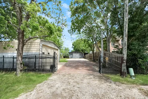 704 Cleo Street Fresno TX 77545