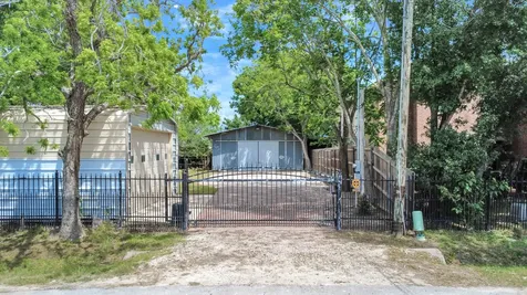 704 Cleo Street Fresno TX 77545