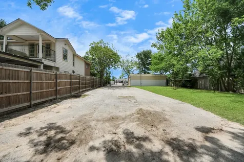 704 Cleo Street Fresno TX 77545