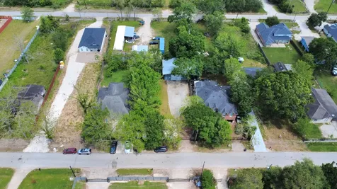 704 Cleo Street Fresno TX 77545