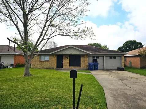2421 16th Avenue N Texas City TX 77590