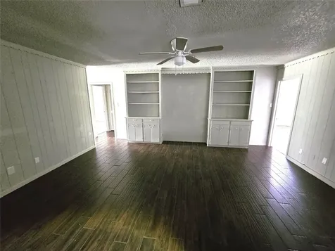 2421 16th Avenue N Texas City TX 77590